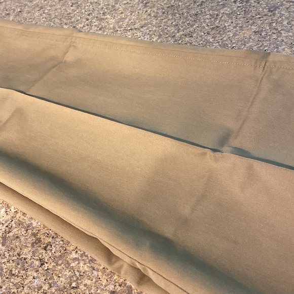 Docker’s Individual Fit Waistband Stain Defender Khaki Tan Pants W34 x L30 - Picture 11 of 16